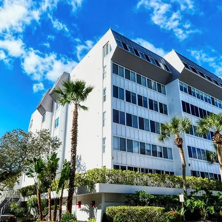 1255-601 The Perfect Bayside Haven Awaits Villa